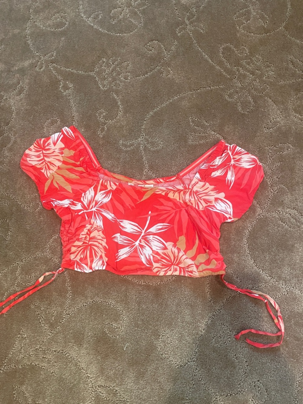 Roxy coral crop top with Hawaiian flower print, tie sides, size XS